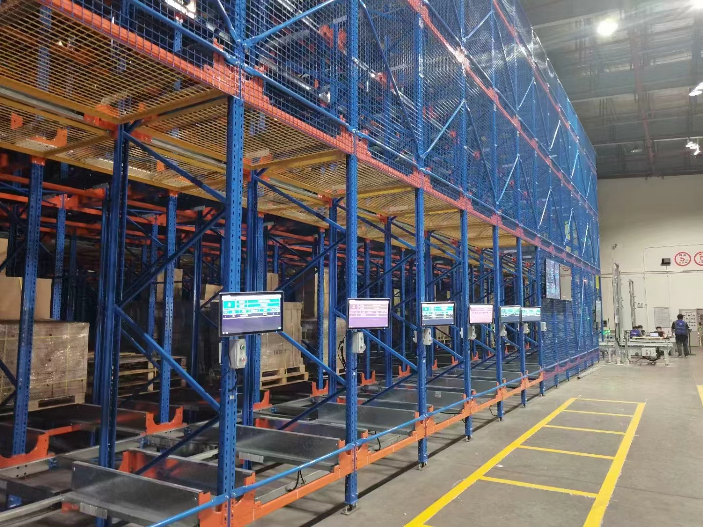 高效仓储新选择：托盘穿梭车的核心价值