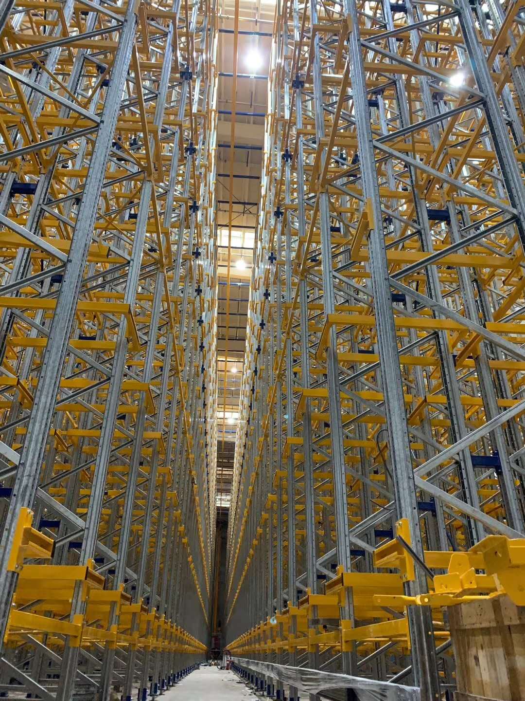 智能仓库：让汽车多品种混线生产 “供储产” 精准联动